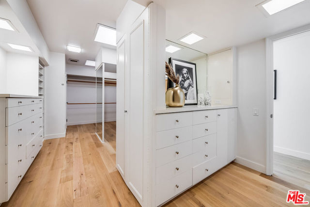 1177 Loma Linda Drive, Beverly Hills CA: https://media.crmls.org/mediaz/e3ce01c1-fb8d-4902-b5c7-372fdbf5649d.jpg