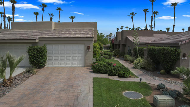 76676 Chrysanthemum Way, Palm Desert CA: https://media.crmls.org/mediaz/e3cf5607-e6a9-416b-aef0-9e482b3ddf77.jpg