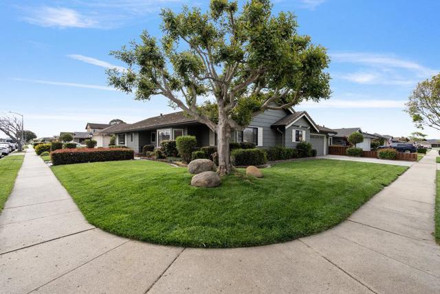 745 Ambrose Drive, Salinas CA: https://media.crmls.org/mediaz/e3cf829a-0c10-4fc0-9552-a6f0ca290522.jpg