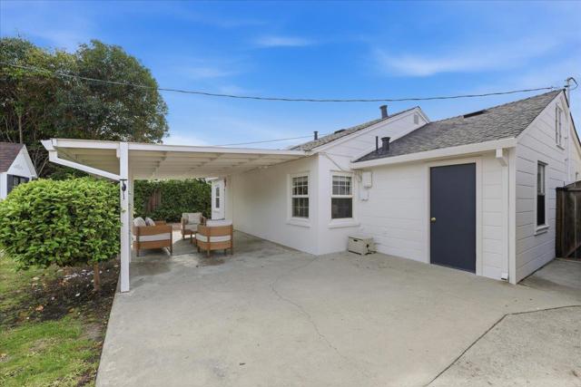 1019 Riverton Drive, San Carlos CA: https://media.crmls.org/mediaz/e3cf8888-9dff-4f2c-bf41-004e5b73d2ee.jpg