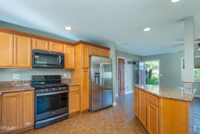 Detail Gallery Image 15 of 47 For 239 Cartagena St, Camarillo,  CA 93010 - 3 Beds | 2 Baths