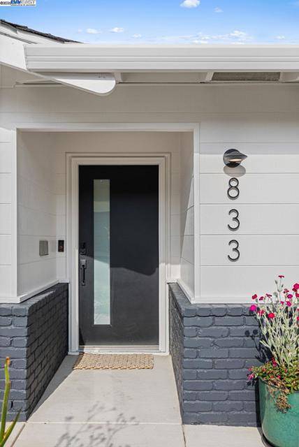 833 Polk St, Albany CA: https://media.crmls.org/mediaz/e3d02b02-51d9-4cc7-abe1-e6e3bf9fd8e5.jpg