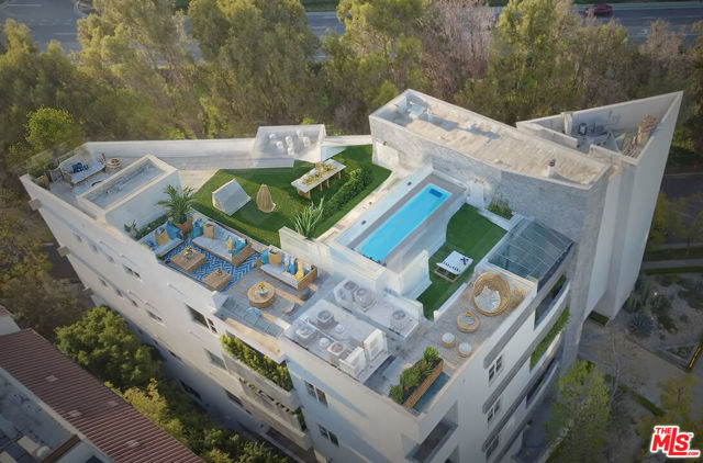 455 N Palm Drive, Beverly Hills CA: https://media.crmls.org/mediaz/e3d0482e-7b1a-4cdf-be37-9bd0018af20e.jpg