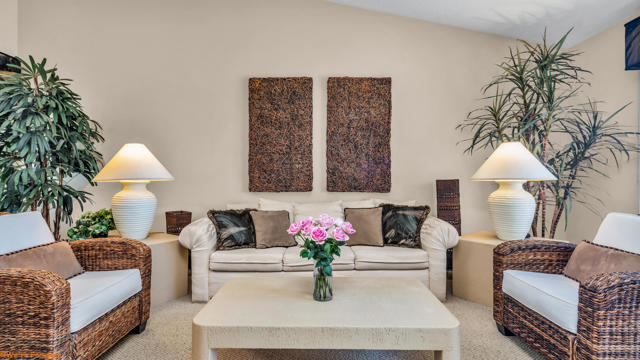 292 Desert Falls E Drive, Palm Desert CA: https://media.crmls.org/mediaz/e3d08a2b-187a-4bc6-b1fb-4cb9d8a1e9e7.jpg