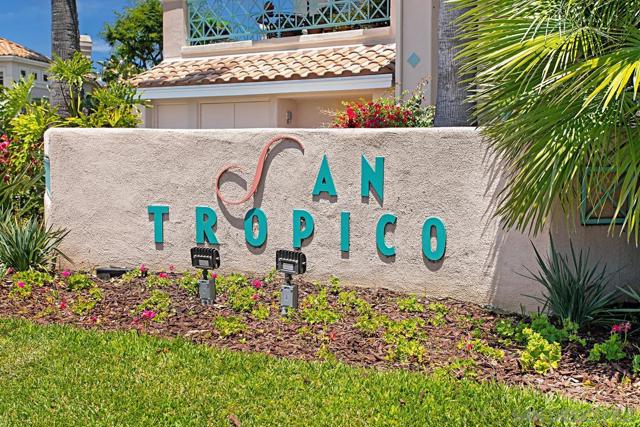 12646 Springbrook Dr, San Diego CA: https://media.crmls.org/mediaz/e3d0fb10-0f24-43f3-bea6-011823b7be93.jpg