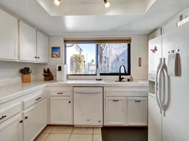 171 Winterhaven Circle, Palm Desert CA: https://media.crmls.org/mediaz/e3d13640-ead1-4e60-aaec-207cef5aa90b.jpg