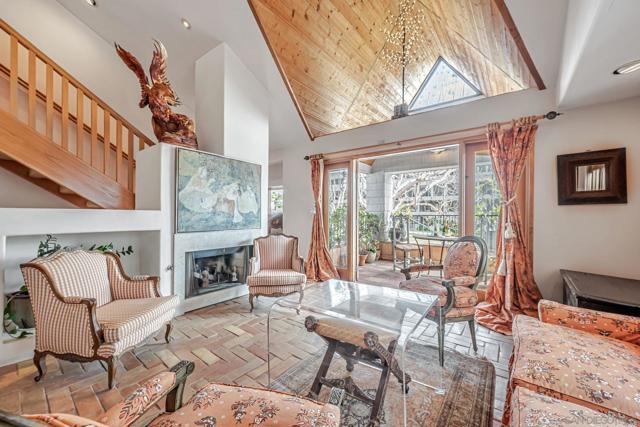 2210 Avenida De La Playa, La Jolla CA: https://media.crmls.org/mediaz/e3d192b9-7542-45c7-ad3a-fd1d6e2eda82.jpg