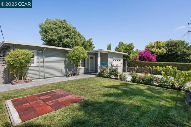 Image 36 of 56 For 561 Manzanita Ave