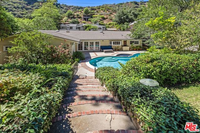 1834 Roscomare Road, Los Angeles CA: https://media.crmls.org/mediaz/e3d200d3-920a-49be-8d1c-f284a82c6195.jpg