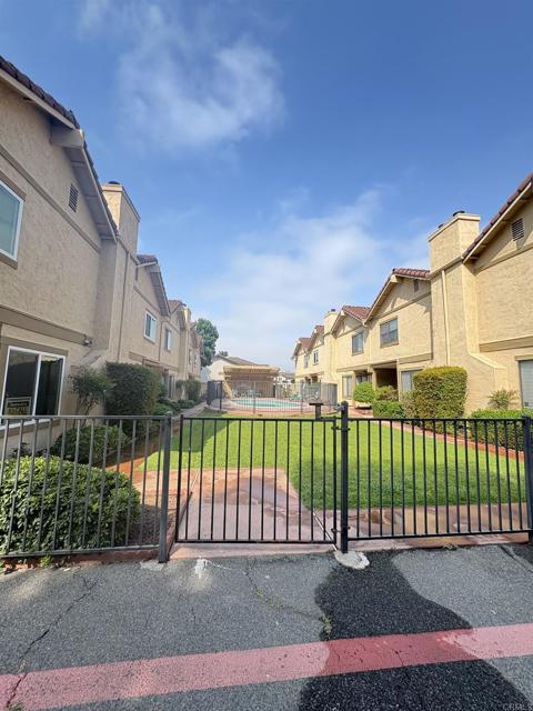 Detail Gallery Image 22 of 24 For 931 Martin Dr #3,  Escondido,  CA 92026 - 2 Beds | 2 Baths