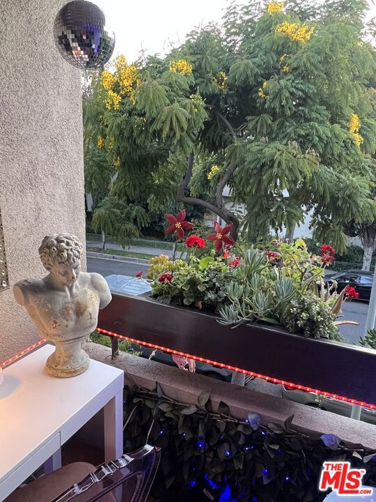 950 N Kings Road, West Hollywood CA: https://media.crmls.org/mediaz/e3d2b927-71b7-4dd3-9459-0f39e000ecda.jpg