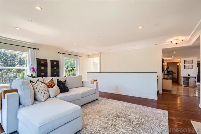 4359 Date Ave, La Mesa CA: https://media.crmls.org/mediaz/e3d2babf-deea-42a0-b7b0-8ea8e1c96d9f.jpg