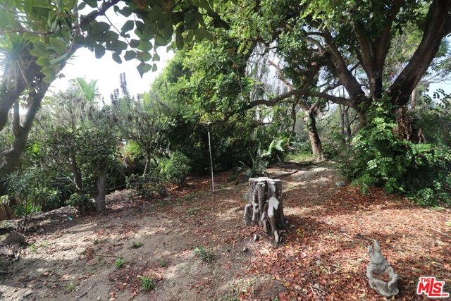 20776 Big Rock Drive, Malibu CA: https://media.crmls.org/mediaz/e3d2f7c9-2966-4553-90be-f02248140bd8.jpg