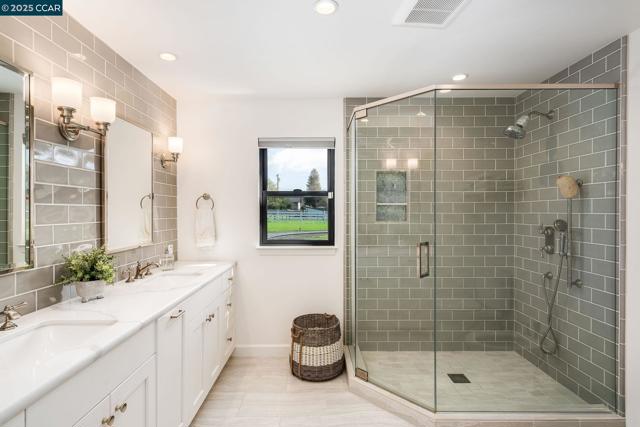 5400 Johnston Rd, Danville CA: https://media.crmls.org/mediaz/e3d32005-3435-4cc1-b6a4-b4f6daf2fe09.jpg