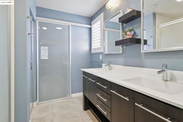124 Clear Lake Ct, Oakley CA: https://media.crmls.org/mediaz/e3d3802c-19c5-48f4-987f-5444a38f9548.jpg
