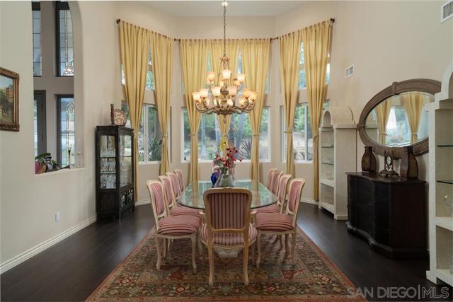 7302 Vista Rancho Ct., Rancho Santa Fe CA: https://media.crmls.org/mediaz/e3d3869b-9baf-471b-833e-0c2e55df94d0.jpg
