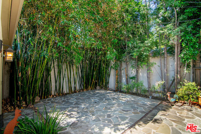 8828 Rosewood Avenue, West Hollywood CA: https://media.crmls.org/mediaz/e3d3af5c-115d-4ceb-8f6b-7051b3493916.jpg