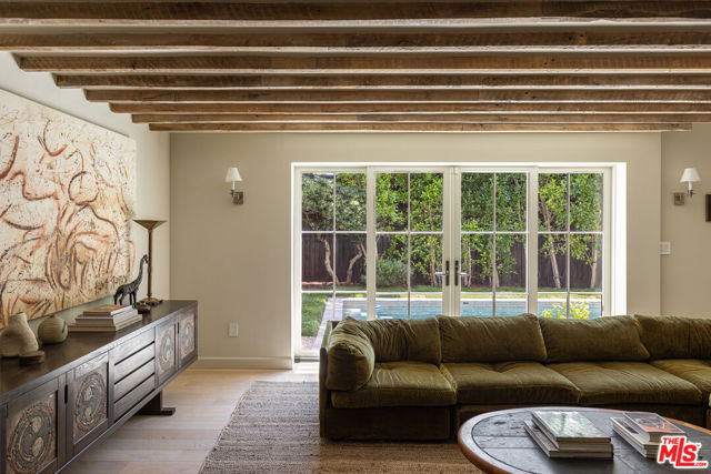 4228 Los Nietos Drive, Los Angeles CA: https://media.crmls.org/mediaz/e3d43bb4-c4f5-4ff5-8d0d-f1605f6e5a1b.jpg