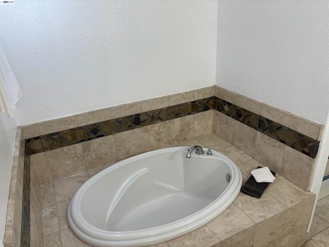 6387 Narcissus Ave, Newark CA: https://media.crmls.org/mediaz/e3d52f97-f13c-4e8d-bf98-d17c46170fc8.jpg