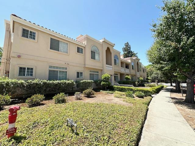 1114 S Winchester Boulevard, San Jose CA: https://media.crmls.org/mediaz/e3d57c7f-ad09-4941-a549-312d52c44d06.jpg