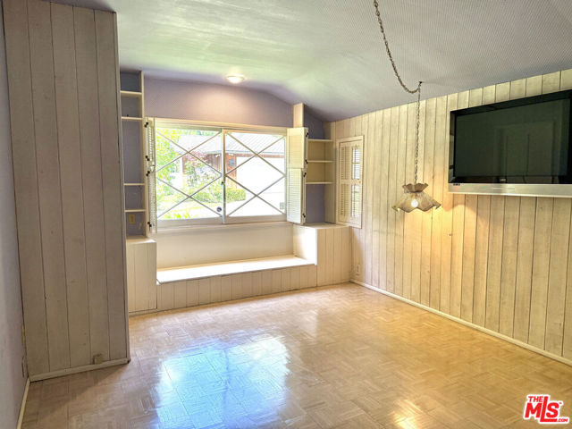 1754 Mandeville Canyon Road, Los Angeles CA: https://media.crmls.org/mediaz/e3d59253-7068-43f2-be9a-01a505e659a6.jpg