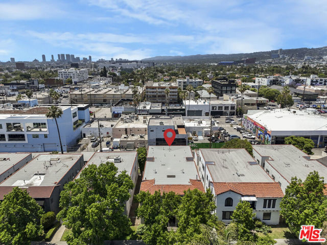 351 N Orange Grove Avenue, Los Angeles CA: https://media.crmls.org/mediaz/e3d69b79-385c-4a8b-a51d-000abfa94035.jpg