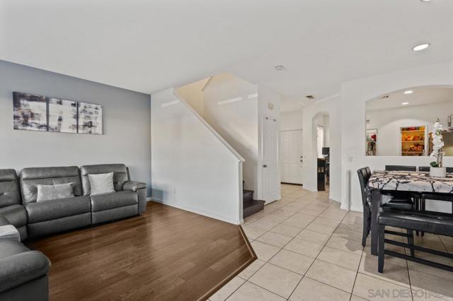 6373 Avenida De Las Vistas, San Diego CA: https://media.crmls.org/mediaz/e3d6beda-cea0-40d3-bc7f-a3aba08d0e94.jpg