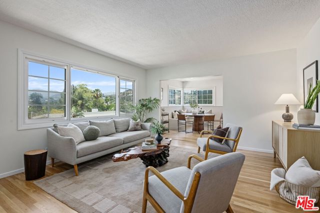 3228 Sagamore Way, Los Angeles CA: https://media.crmls.org/mediaz/e3d6f7a5-2392-4350-84d0-75ed7c16c6bc.jpg