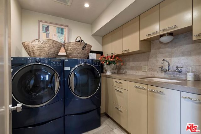 Image 31 of 37 For 236 Redlands Street