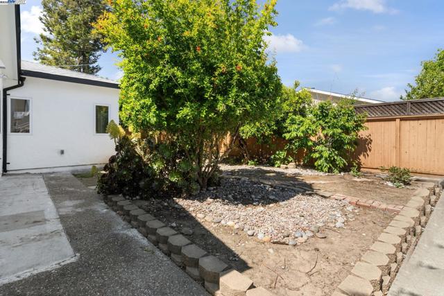 4189 Ogden Dr, Fremont CA: https://media.crmls.org/mediaz/e3d8b2c2-8a67-47bb-bacc-0d72cfce6ffe.jpg