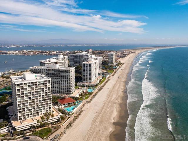 1760 Avenida del Mundo, Coronado CA: https://media.crmls.org/mediaz/e3d8bc2e-50bd-494e-a9d9-66ccee909781.jpg