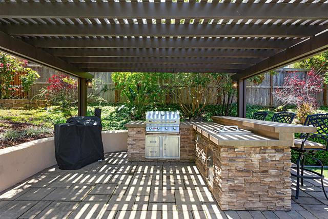 1104 Parkview Dr, Oceanside CA: https://media.crmls.org/mediaz/e3d96593-43fc-4bbf-b604-d333a057ed72.jpg