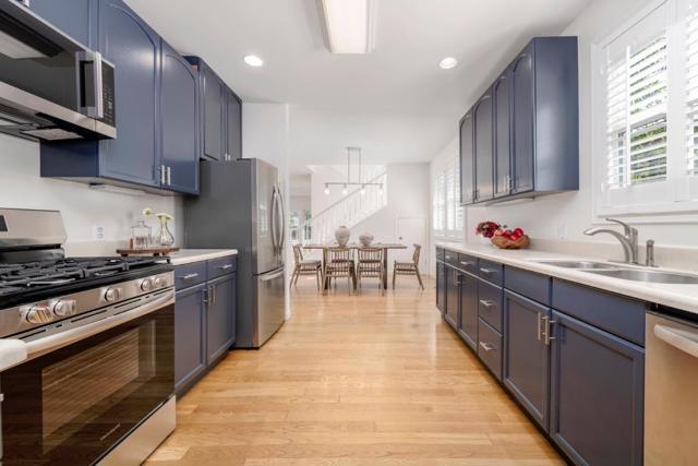 923 Grand Street, Redwood City CA: https://media.crmls.org/mediaz/e3d96909-29a2-4cfb-a28c-92cb5e1dab2b.jpg