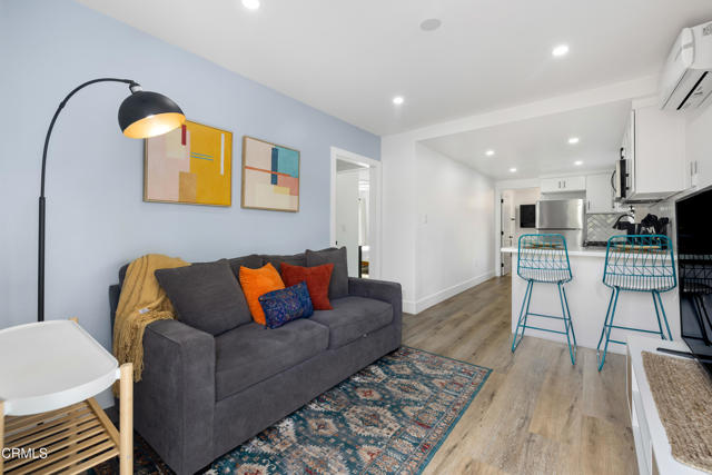 Detail Gallery Image 4 of 16 For 4260 Trent Way, Los Angeles,  CA 90065 - 2 Beds | 1 Baths