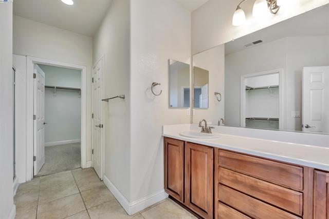 501 Carnaby Rd, Lathrop CA: https://media.crmls.org/mediaz/e3d9d96b-ea29-495d-a90d-5436bc3bbe9a.jpg