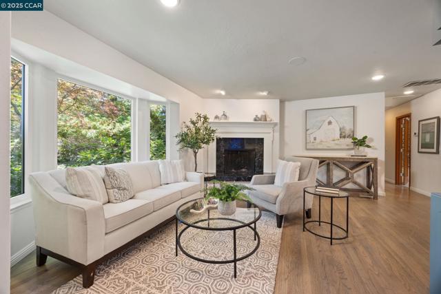 1834 Ivanhoe Ave, Lafayette CA: https://media.crmls.org/mediaz/e3d9de7a-4b98-42c8-ab84-22e36a9ddf65.jpg