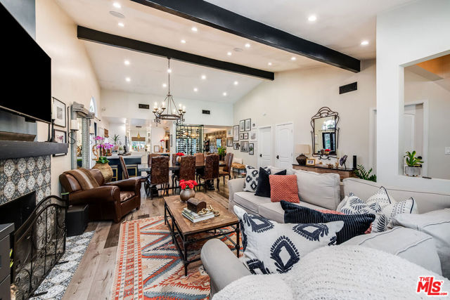 4635 Bellflower Avenue, North Hollywood CA: https://media.crmls.org/mediaz/e3d9f06c-b1f0-4722-9384-b942d26f0d35.jpg