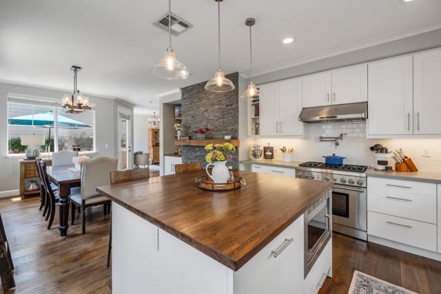410 Krystallos Lane, Redwood City CA: https://media.crmls.org/mediaz/e3da0f62-ebae-4ee6-86f2-b4b5a355b795.jpg