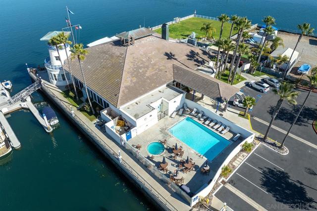 85 Catspaw Cpe, Coronado CA: https://media.crmls.org/mediaz/e3da1de0-dda7-4b70-8860-dd45b153f866.jpg
