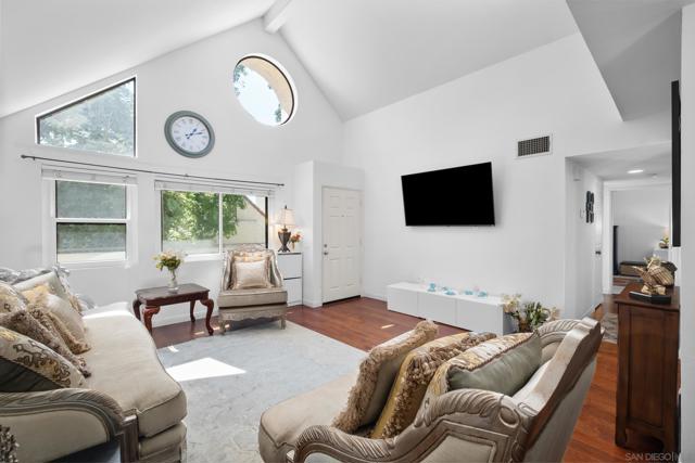 17885 Caminito Pinero, San Diego CA: https://media.crmls.org/mediaz/e3da30e9-4948-4b81-aed7-489ac3432ae2.jpg