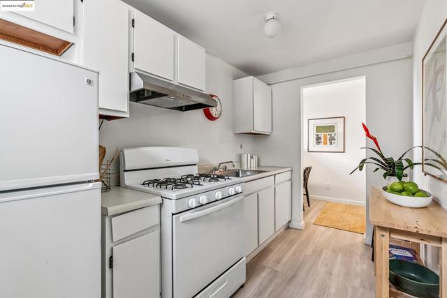 60 Panoramic Way, Berkeley CA: https://media.crmls.org/mediaz/e3da3ffd-bd59-4bd9-ab91-ff83fade34c8.jpg