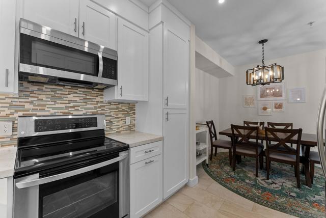 18622 Caminito Cantilena, San Diego CA: https://media.crmls.org/mediaz/e3da4ca0-a58c-4d5d-b8c7-565d70356c48.jpg