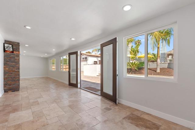 704 Matagual Dr, Vista CA: https://media.crmls.org/mediaz/e3db65cb-bdf7-4e0b-9169-2b91dee1b438.jpg