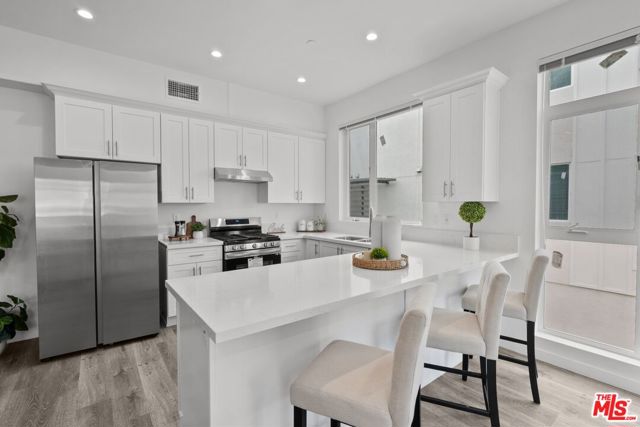 5110 Cahuenga Boulevard, North Hollywood CA: https://media.crmls.org/mediaz/e3dbc0fc-f97b-40c0-be50-7f684994d68a.jpg