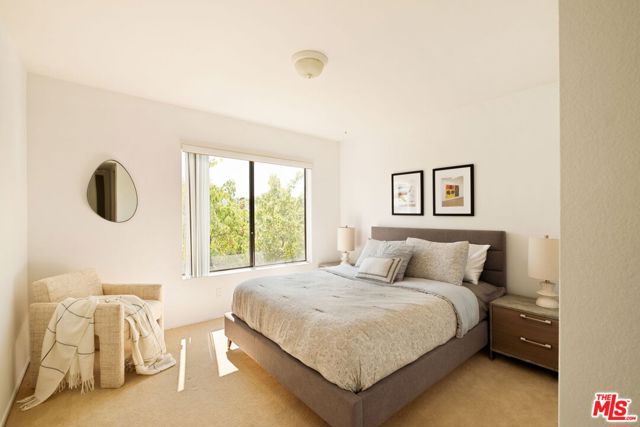 21694 Yucatan Avenue, Woodland Hills CA: https://media.crmls.org/mediaz/e3dbed84-b498-498b-84dc-e8b86b1cf4a3.jpg