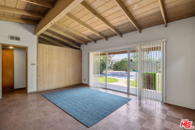 8400 Encino Avenue, Northridge CA: https://media.crmls.org/mediaz/e3dbf8cf-cfed-4fe3-834f-2dc85eb312c4.jpg
