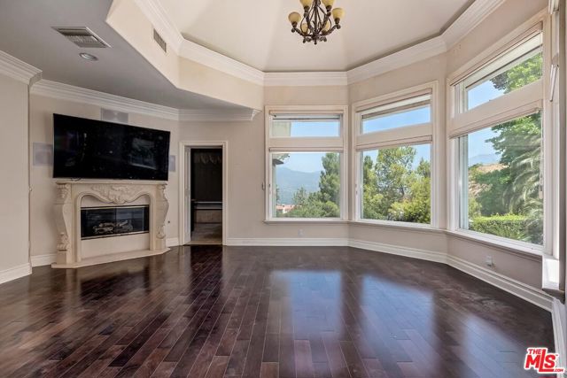 732 Saint Katherine Drive, La Canada Flintridge CA: https://media.crmls.org/mediaz/e3dc119c-6216-4eb3-973f-90020a9f4d26.jpg