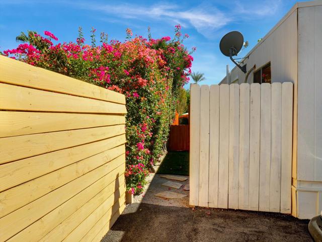 7 Ocotillo Lane, Palm Desert CA: https://media.crmls.org/mediaz/e3dc5127-712b-4a49-bf17-ced4f94b7aa0.jpg