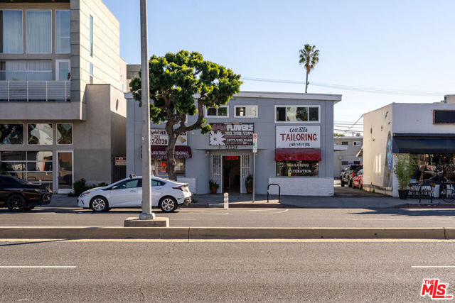 12028 Venice Boulevard, Los Angeles CA: https://media.crmls.org/mediaz/e3dc9562-553c-4e22-8a6b-075394d87907.jpg