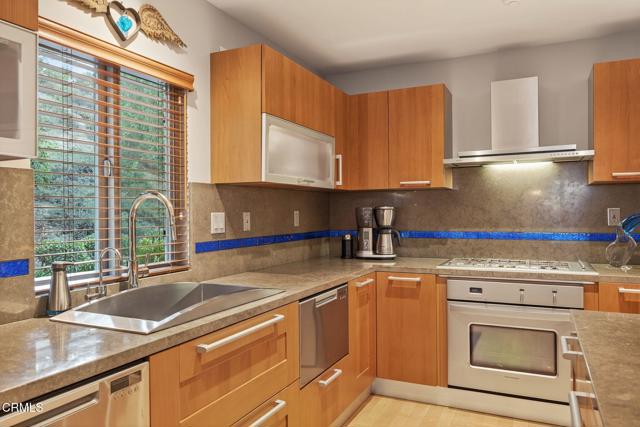 1157 Via Colinas, Westlake Village CA: https://media.crmls.org/mediaz/e3dcab57-c59c-4ea2-aea2-a43fb3c9b067.jpg